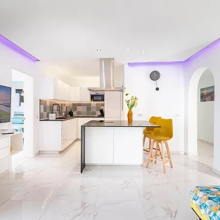 아파트 Island Village Ocean View 아데제