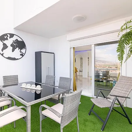 Island Village Ocean View 아데제