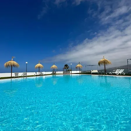 Island Village Ocean View 아데제