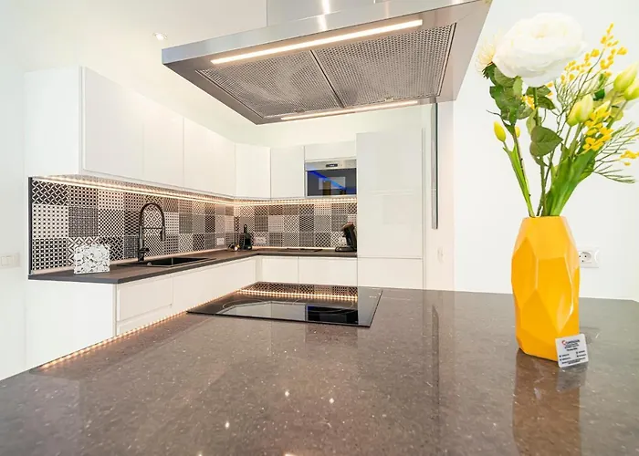 Island Village Ocean View Апартаменти