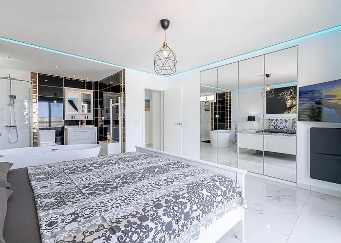 Island Village Ocean View Адехе