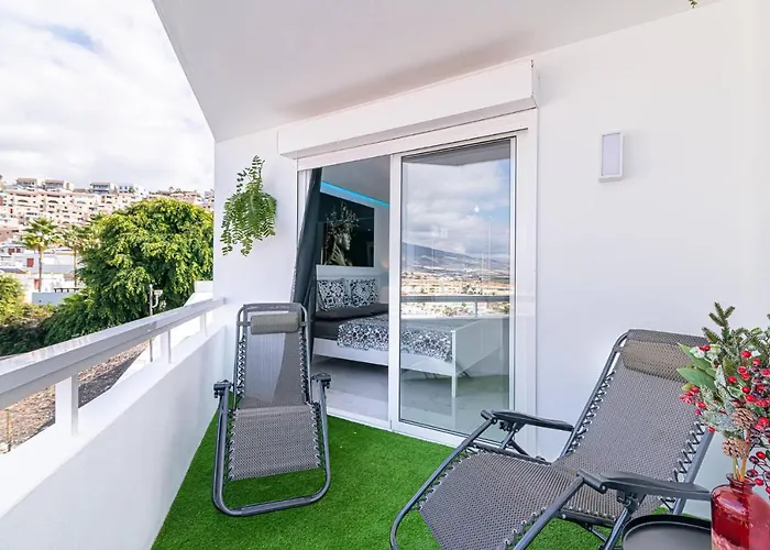 Island Village Ocean View Апартаменти Адехе