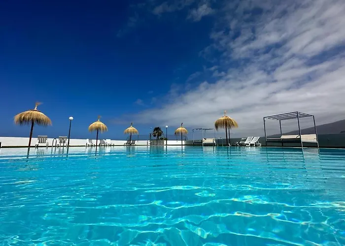 Апартаменти Island Village Ocean View