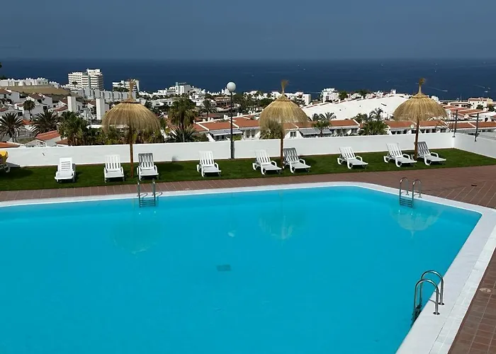 Апартаменти Island Village Ocean View